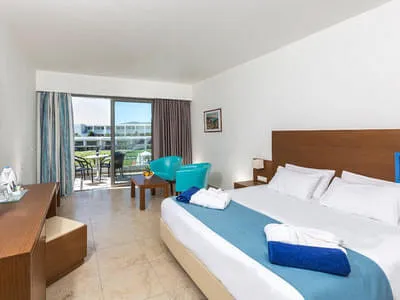 Rooms & suites